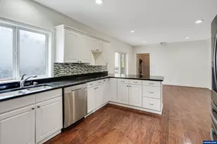 251 Fairview St, Silverton, OR 97381 - Photo 14