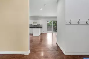 251 Fairview St, Silverton, OR 97381 - Photo 6