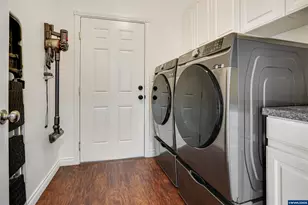 251 Fairview St, Silverton, OR 97381 - Photo 18