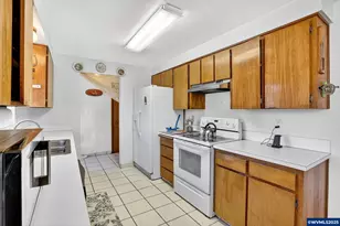 3218 West Pl, Hubbard, OR 97032 - Photo 8