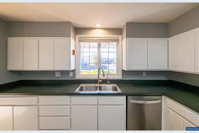 135 S 21st St, Philomath, OR 97370 - Photo 14