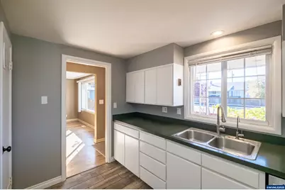 135 S 21st St, Philomath, OR 97370 - Photo 12