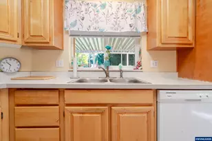 38129 Weirich Dr, Lebanon, OR 97355 - Photo 16