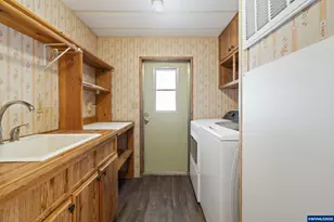 300 SE Lacreole Dr, Dallas, OR 97338 - Photo 16