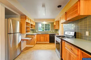 2310 Mountain View Dr, Salem, OR 97302 - Photo 14