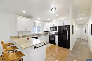 1633 SE Osoberry St, Dallas, OR 97338 - Photo 10