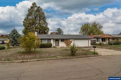 10 Carmel Ct, Roseburg, OR 97471 - Photo 2