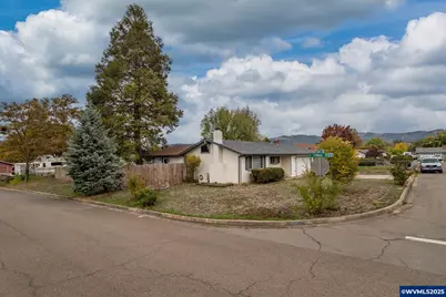 10 Carmel Ct, Roseburg, OR 97471 - Photo 4