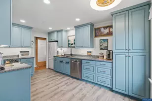 585 Madrona Ave S, Salem, OR 97302 - Photo 6