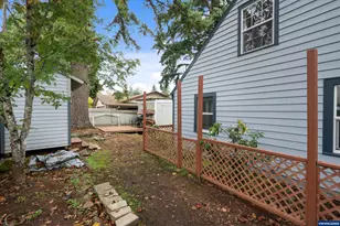 585 Madrona Ave S, Salem, OR 97302 - Photo 34