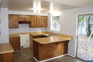 6259 Chapman Pl SE, Albany, OR 97321 - Photo 8