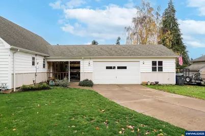 704 Cliff Ct, Silverton, OR 97381 - Photo 2