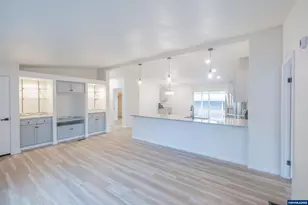 1307 S Water St, Silverton, OR 97381 - Photo 4