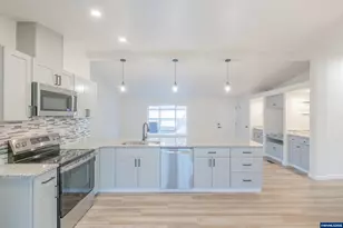 1307 S Water St, Silverton, OR 97381 - Photo 10