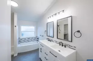 1307 S Water St, Silverton, OR 97381 - Photo 16