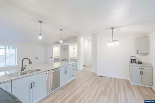 1307 S Water St, Silverton, OR 97381 - Photo 8