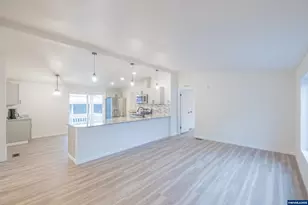 1307 S Water St, Silverton, OR 97381 - Photo 6