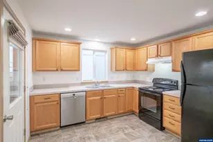 1011 Camry Ct NE, Salem, OR 97302 - Photo 8