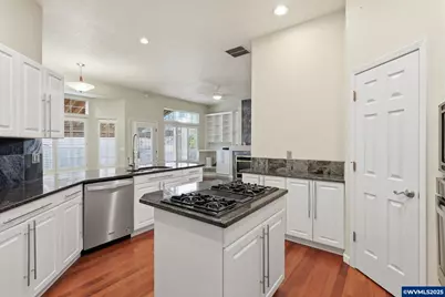 13002 Sierra Vista Dr, Lake Oswego, OR 97035 - Photo 14