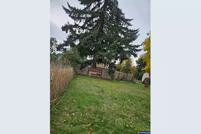 749 SW Washington St, Dallas, OR 97338 - Photo 16