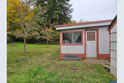 749 SW Washington St, Dallas, OR 97338 - Photo 14