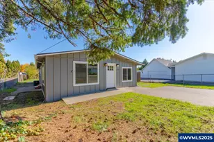 204 S 3rd St, Carlton, OR 97111 - Photo 2