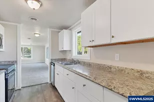 204 S 3rd St, Carlton, OR 97111 - Photo 16