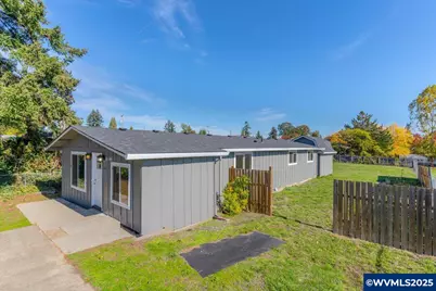 204 S 3rd St, Carlton, OR 97111 - Photo 4