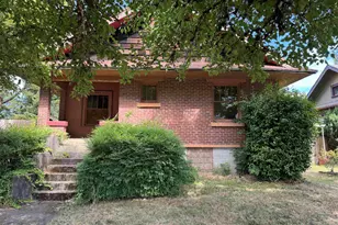 240 SE Davis St, McMinnville, OR 97128 - Photo 1