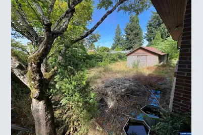 240 SE Davis St, McMinnville, OR 97128 - Photo 34