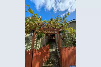 9700 SW Tualatin #5 Rd, Tualatin, OR 97062 - Photo 2