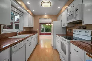 936 Kingwood Dr NW, Salem, OR 97304 - Photo 8