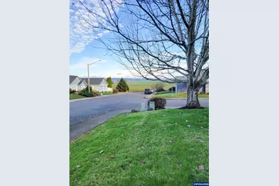 387 NE Rose Tree Dr, Sublimity, OR 97385 - Photo 4