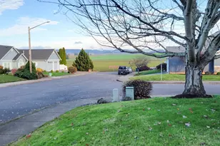 387 NE Rose Tree Dr, Sublimity, OR 97385 - Photo 4