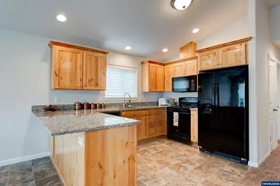 482 SE Isenberg St, Dallas, OR 97338 - Photo 6