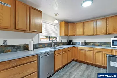 1825 NW Grant Av, Corvallis, OR 97330 - Photo 16