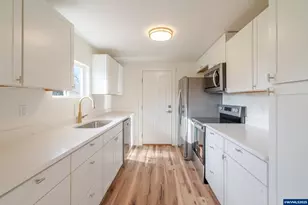 760 E Elmore St, Lebanon, OR 97355 - Photo 12