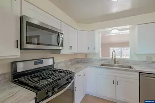 1926 Front Ave NE, Albany, OR 97321 - Photo 14