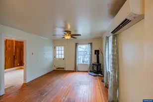 1030 21st St NE, Salem, OR 97301 - Photo 8