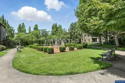 674 NE Newstead Ln, Hillsboro, OR 97006 - Photo 40