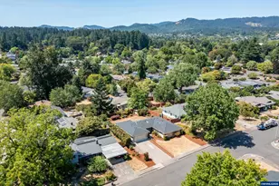 2040 NW 23rd St, Corvallis, OR 97330 - Photo 2