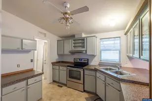 126 Lyons Ct SW, Albany, OR 97322 - Photo 8