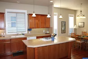 4900 SW Hollyhock Cir, Corvallis, OR 97333 - Photo 4