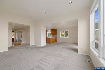 1409 Crestview Dr, Silverton, OR 97381 - Photo 8