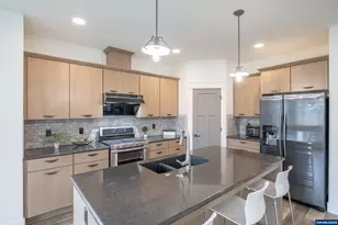 1124 SW Sylvia St, Corvallis, OR 97333 - Photo 2