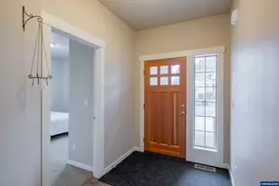 21022 Jennymarie Ln NE, Aurora, OR 97002 - Photo 4