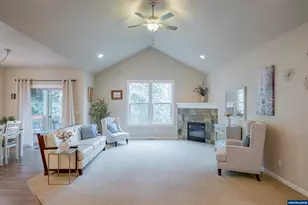 21022 Jennymarie Ln NE, Aurora, OR 97002 - Photo 20