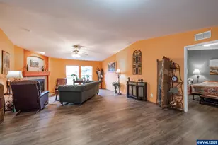 204 Cascade Dr, Lebanon, OR 97355 - Photo 14