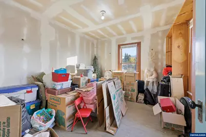 329 S 1st Av, Mill City, OR 97360 - Photo 34