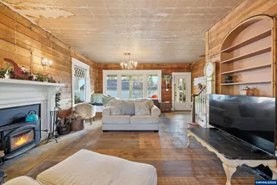 329 S 1st Av, Mill City, OR 97360 - Photo 10